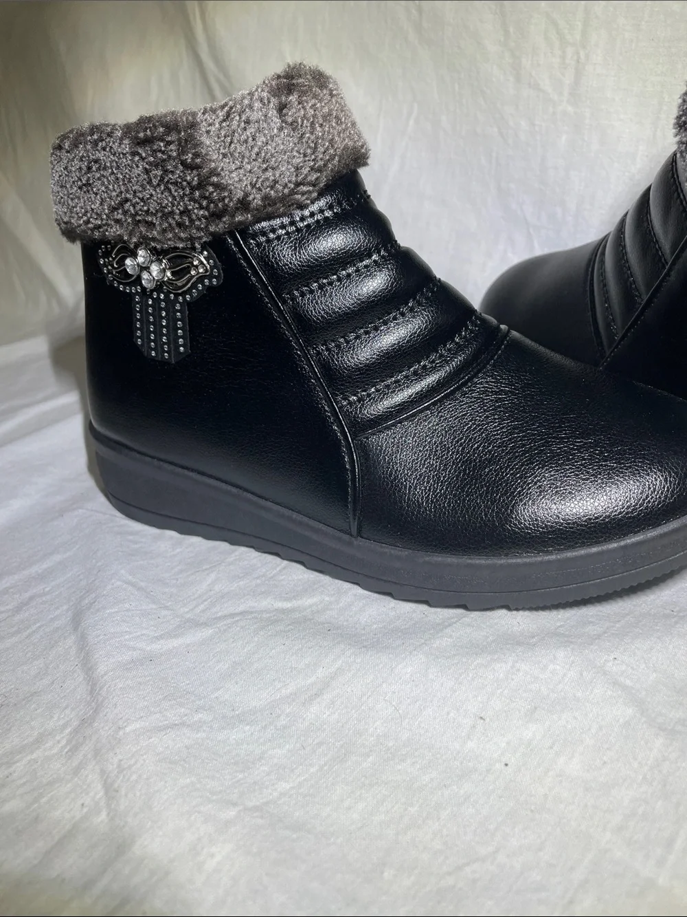 Black Faux-Leather Winter Ankle Boots with Gray Faux-Fur Cuff US women’s 4.5
